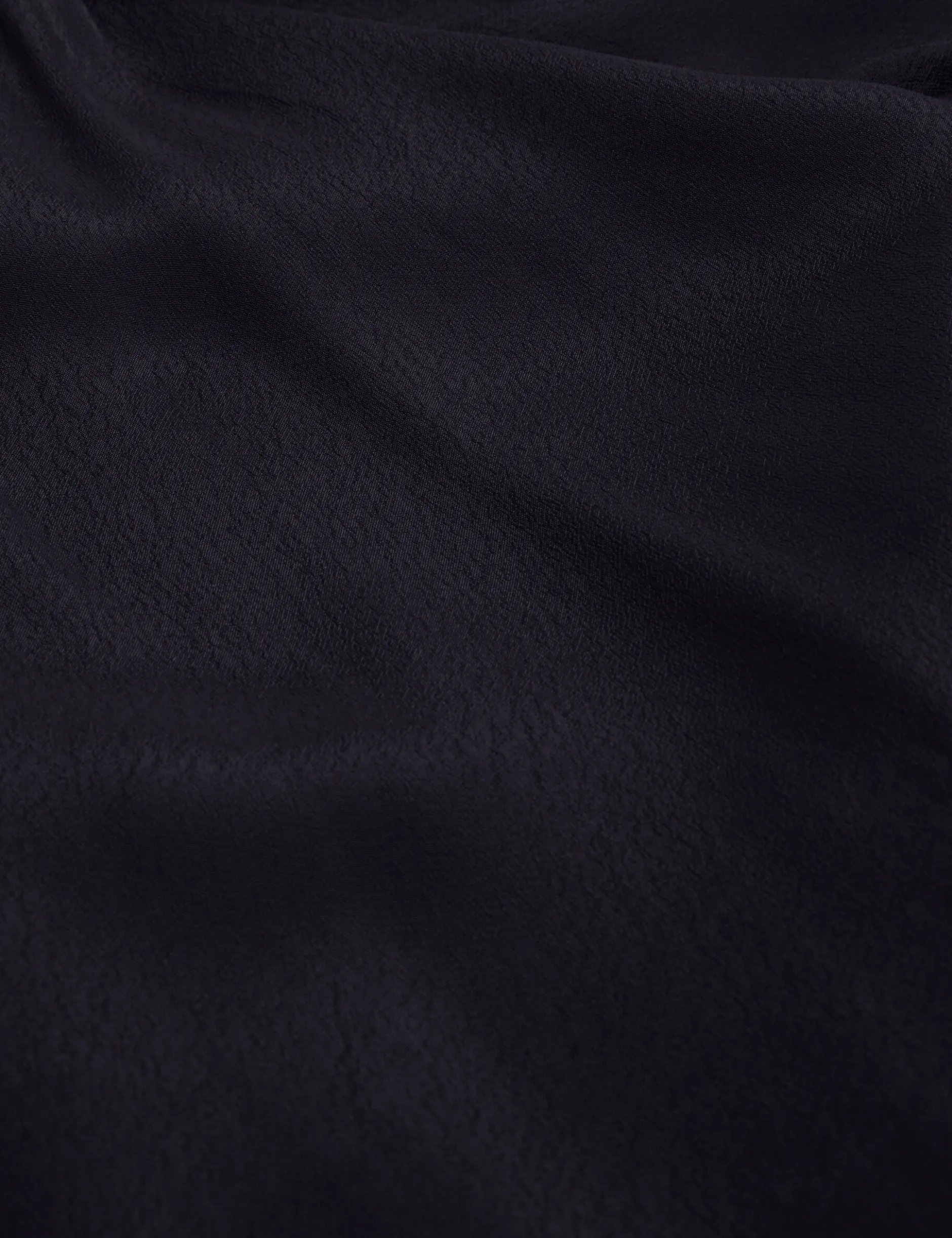 Asymmetrisches Crêpe-Midi-Hemdkleid