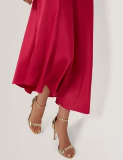 Asymmetrisches Midikleid aus Satin mit Einsätzen