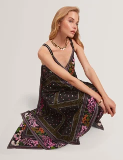 Asymmetrisches Midi-Kleid mit Schalprint