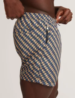 Badehose mit geometrischem Goldfischmuster