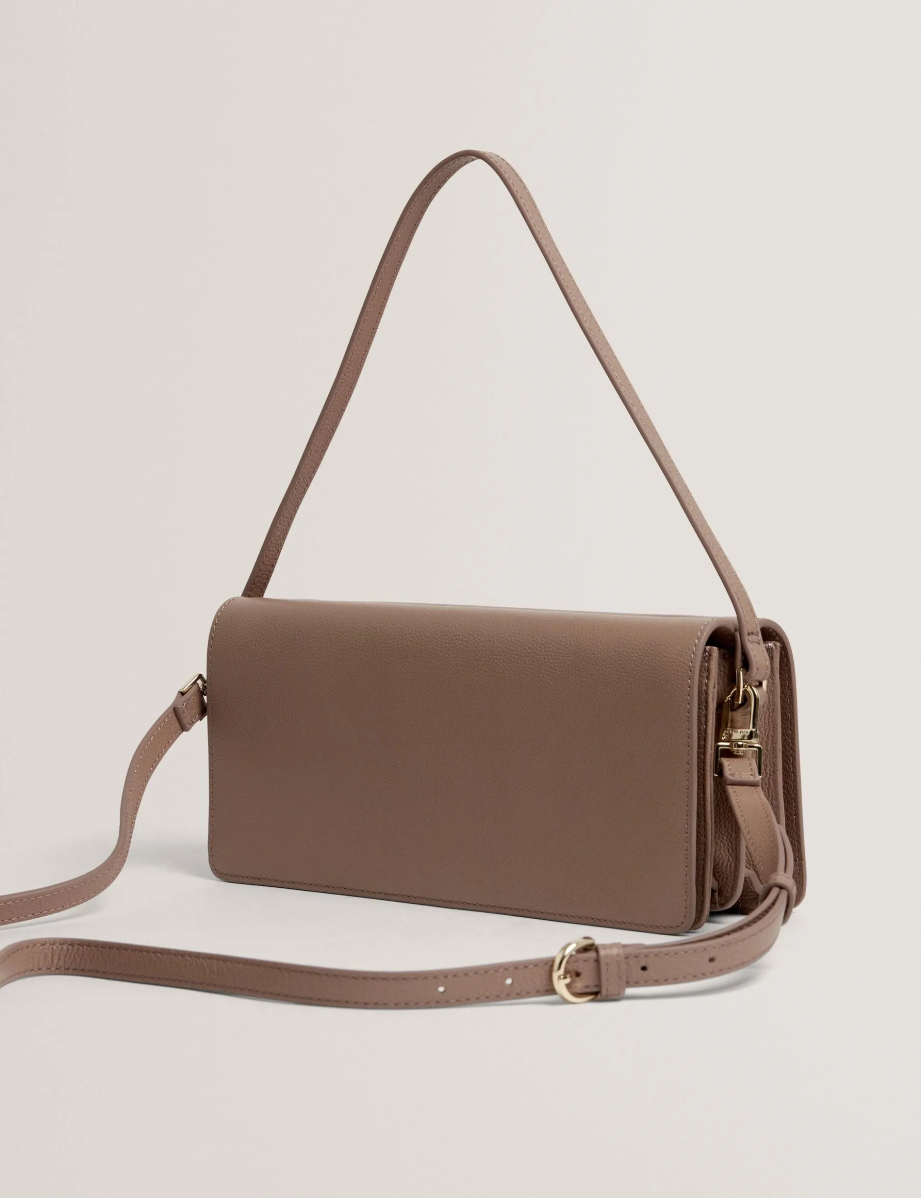 Baguette-Schultertasche aus Leder mit Überschlag