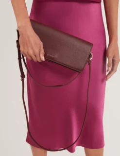 Baguette-Schultertasche aus Leder mit Überschlag