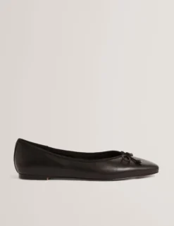 Ballerinas aus weichem Leder mit Schleife