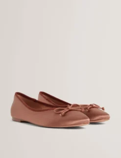 Ballerinas mit Satinschleife