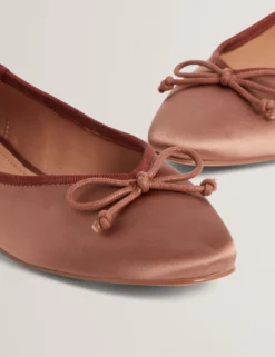 Ballerinas mit Satinschleife