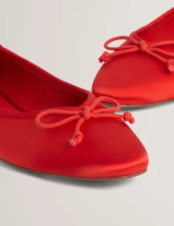 Ballerinas mit Satinschleife