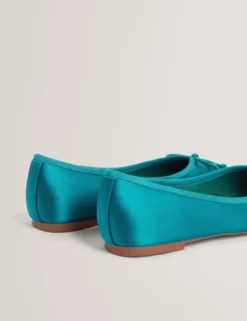 Ballerinas mit Satinschleife