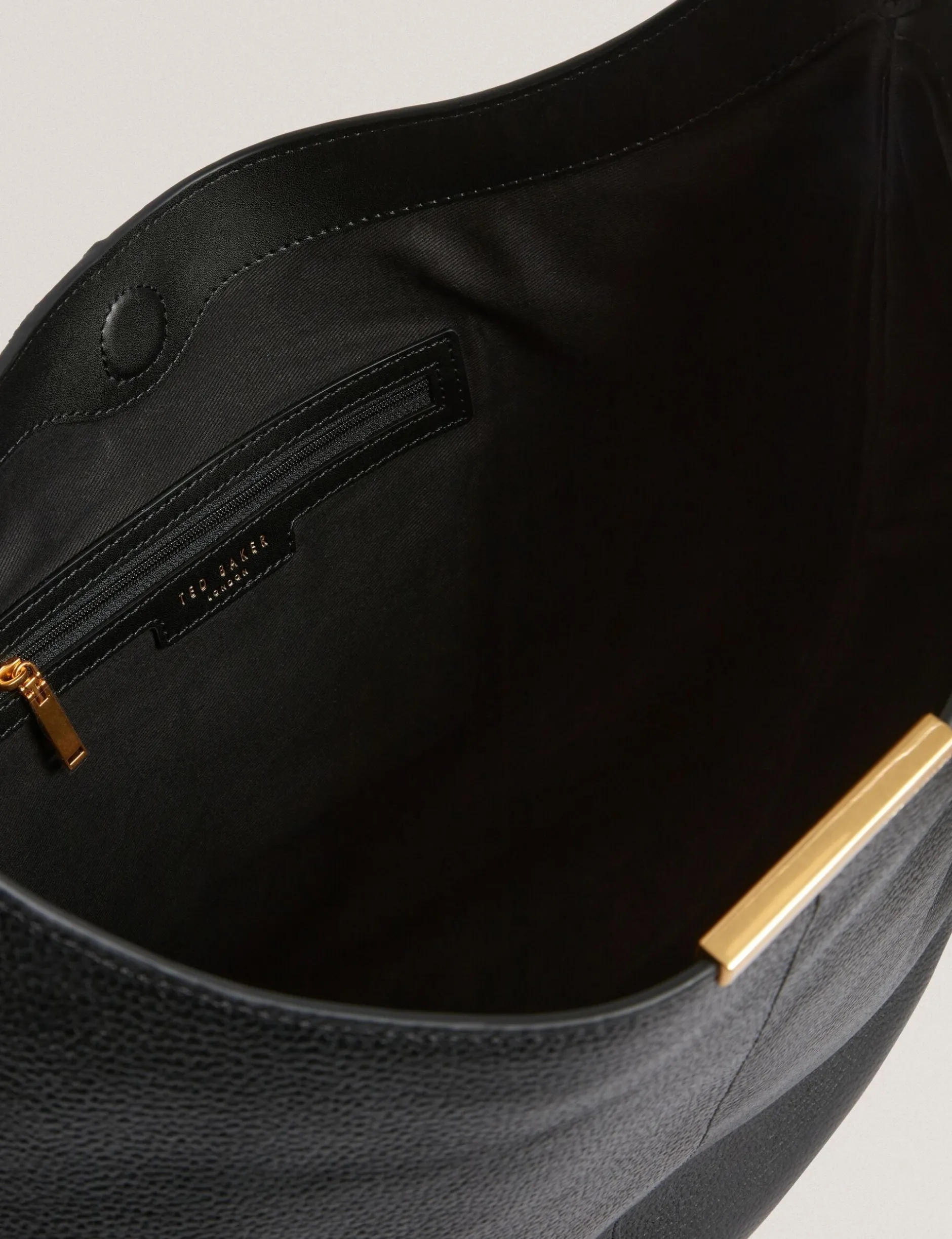 Bar Detail Slouchy Leder Hobo Bag