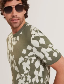 Baumwoll-Feinstrick-T-Shirt mit Blätterprint