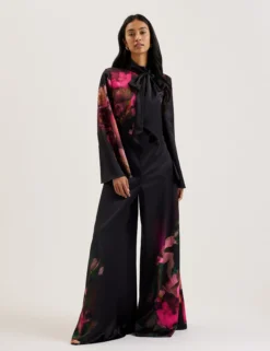 Bedruckter Jumpsuit mit Bindekragen und weitem Bein