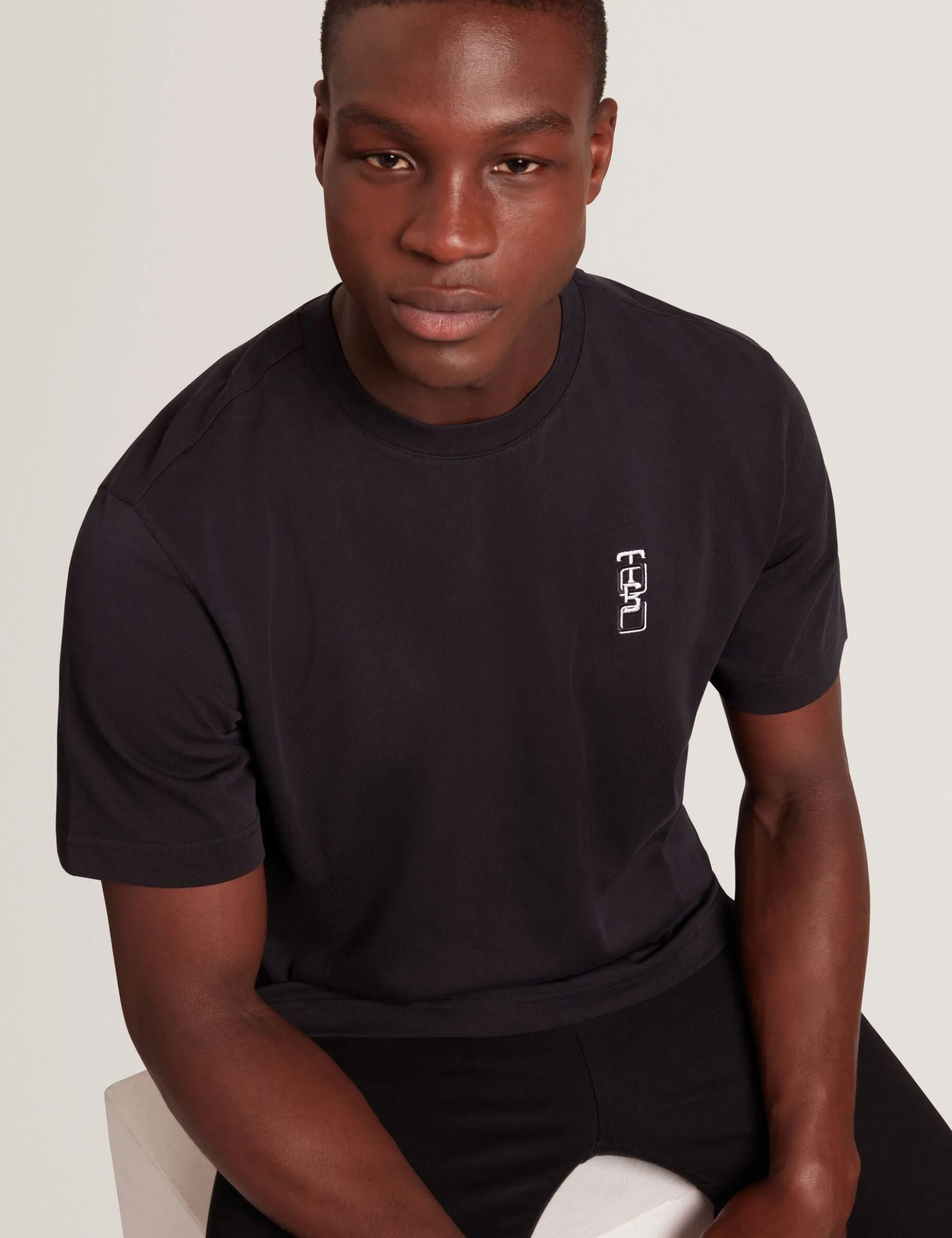 Besticktes TB-Logo-T-Shirt mit lockerer Passform