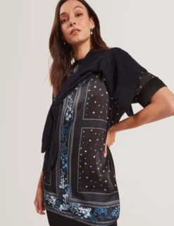 Blaues, kastenförmiges Strickkleid mit Schalmuster
