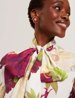 Bluse mit bedrucktem Schalkragen und langen Ärmeln