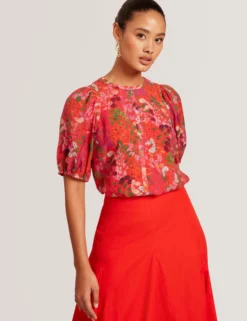 Bluse mit Blütenmuster und Puffärmeln