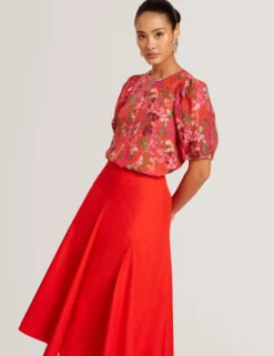 Bluse mit Blütenmuster und Puffärmeln