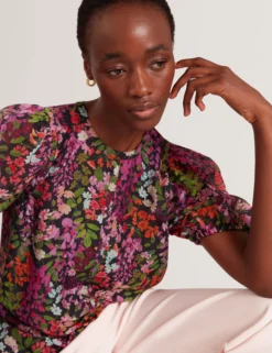 Bluse mit Blütenmuster und Puffärmeln