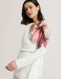 Bluse mit Printdetails, Wickeloptik und langen Ärmeln