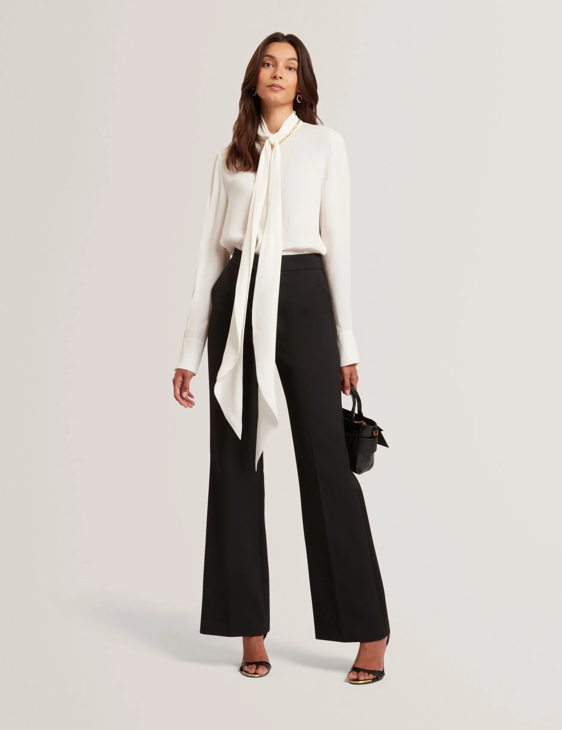 Bluse mit Schleifenkragen und langen Ärmeln