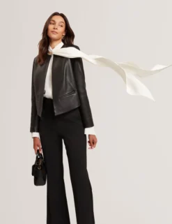 Bluse mit Schleifenkragen und langen Ärmeln