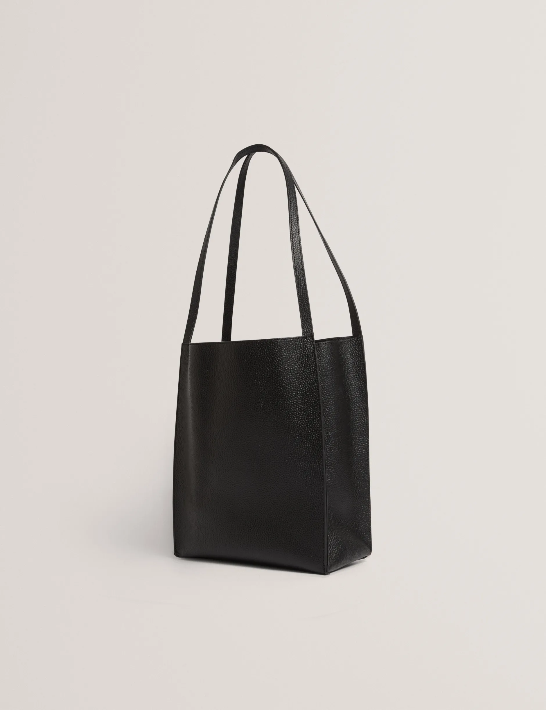 Boxy Tote Bag aus weichem Leder mit Reißverschlusstasche