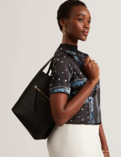 Boxy Tote Bag aus weichem Leder mit Reißverschlusstasche