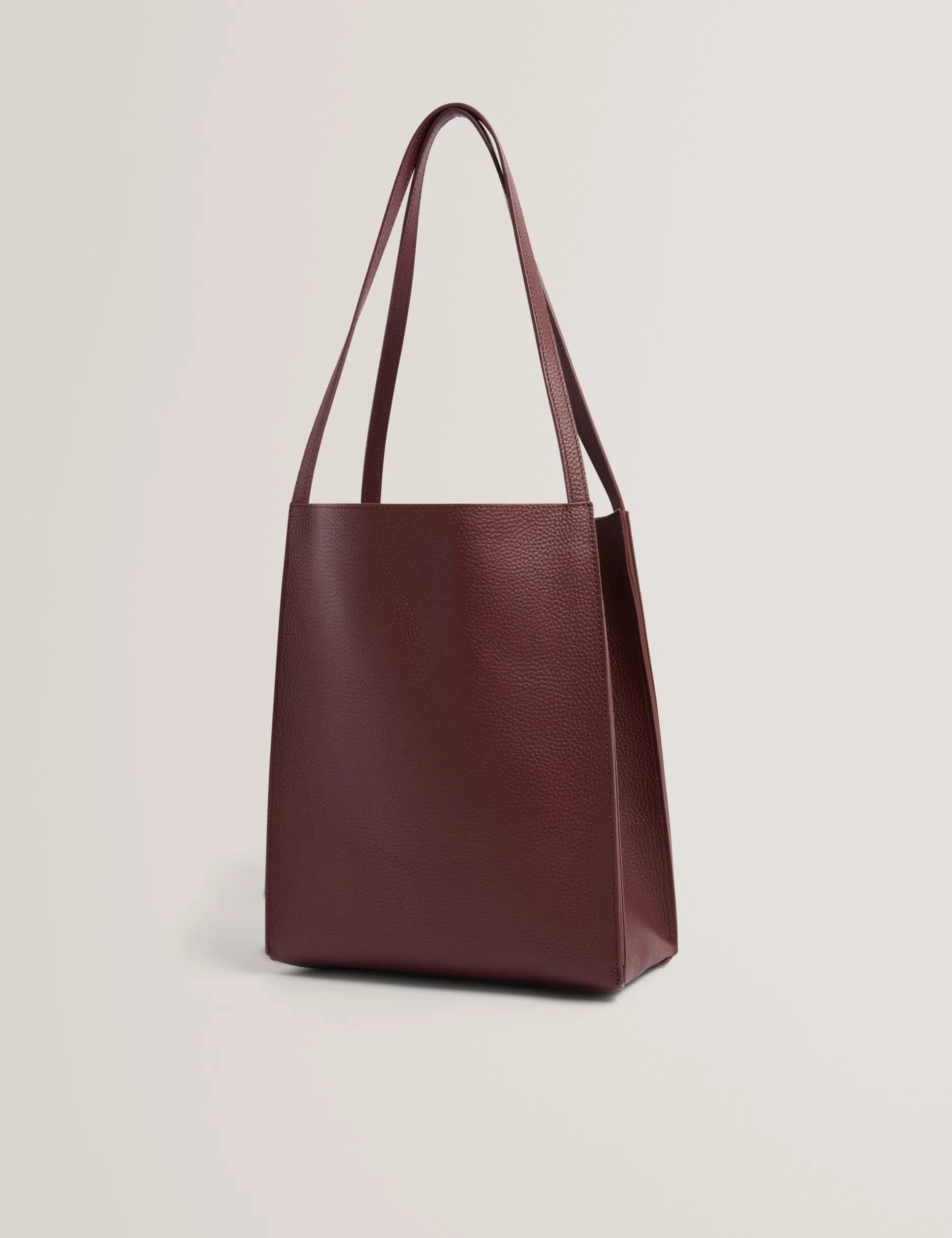 Boxy Tote Bag aus weichem Leder mit Reißverschlusstasche