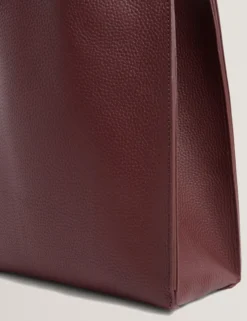 Boxy Tote Bag aus weichem Leder mit Reißverschlusstasche