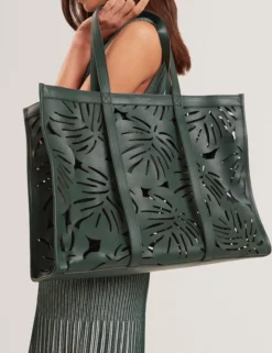 Breite Ledertasche mit Blattausschnitt