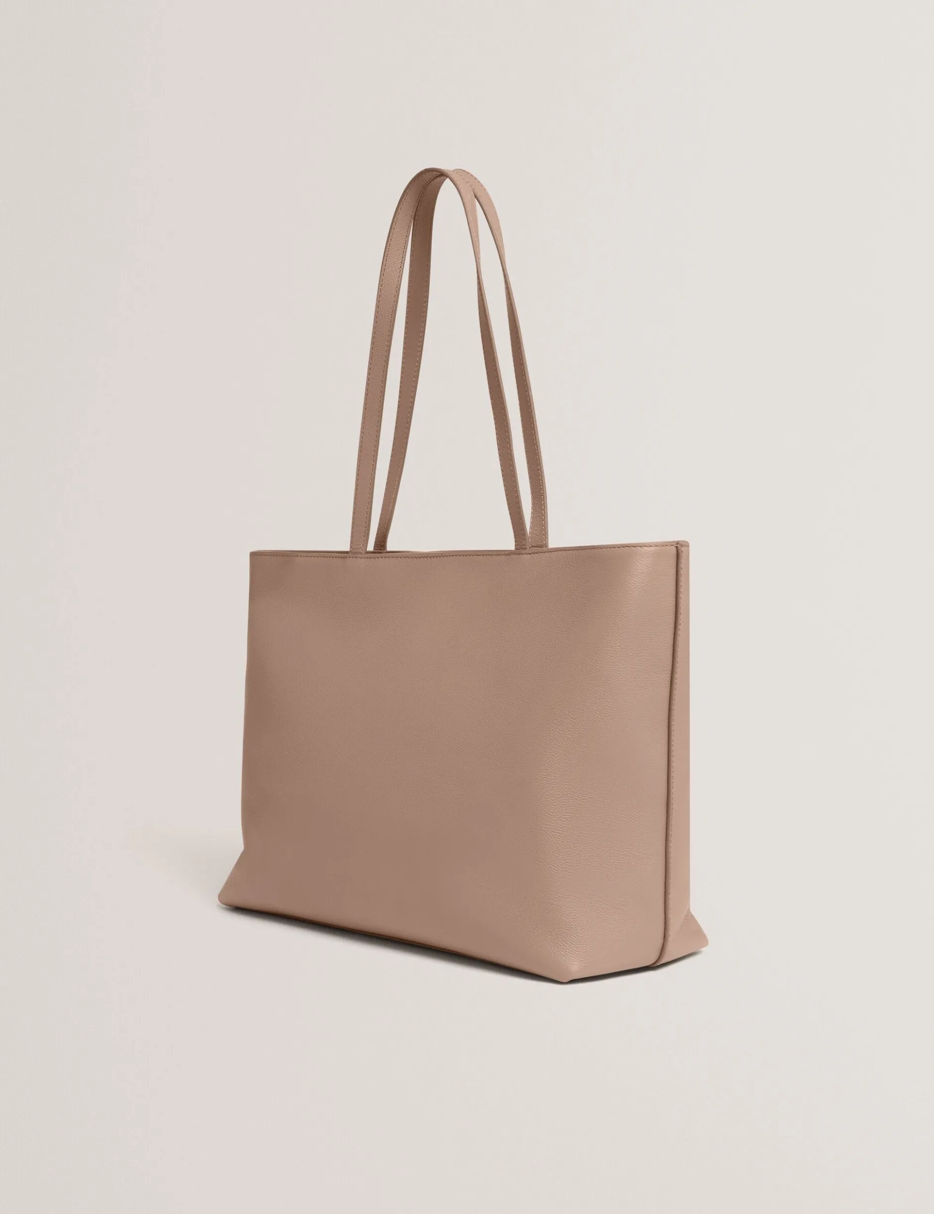 Breite Tragetasche aus genarbtem Leder