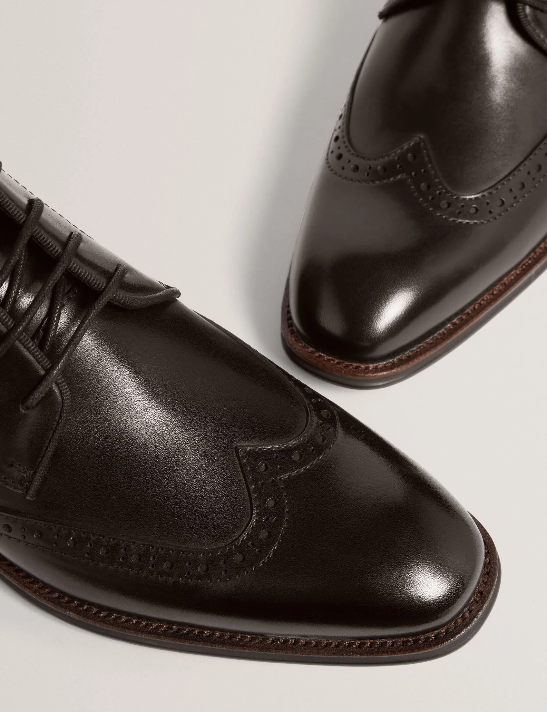 Brogue-Chukka-Stiefeletten aus Leder
