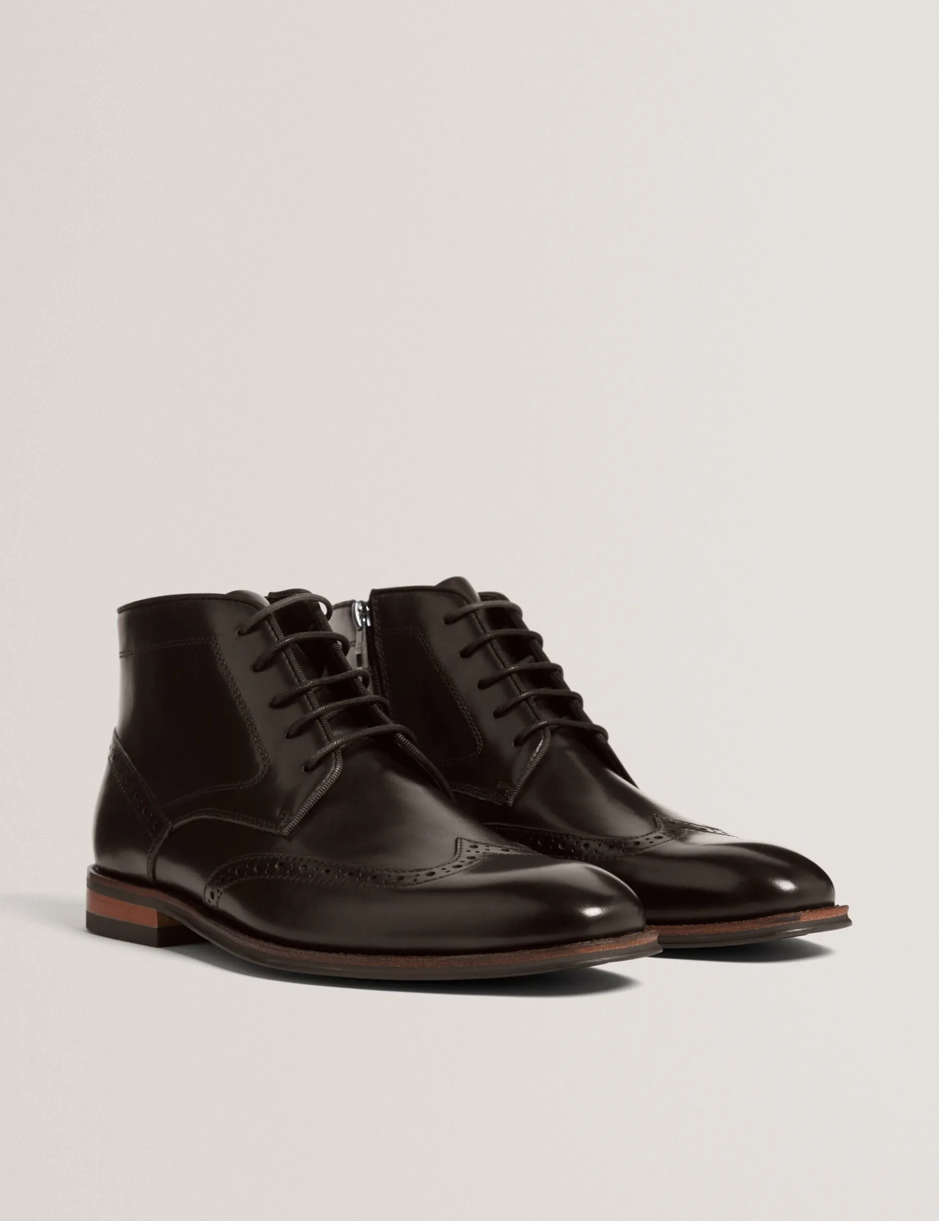 Brogue-Chukka-Stiefeletten aus Leder