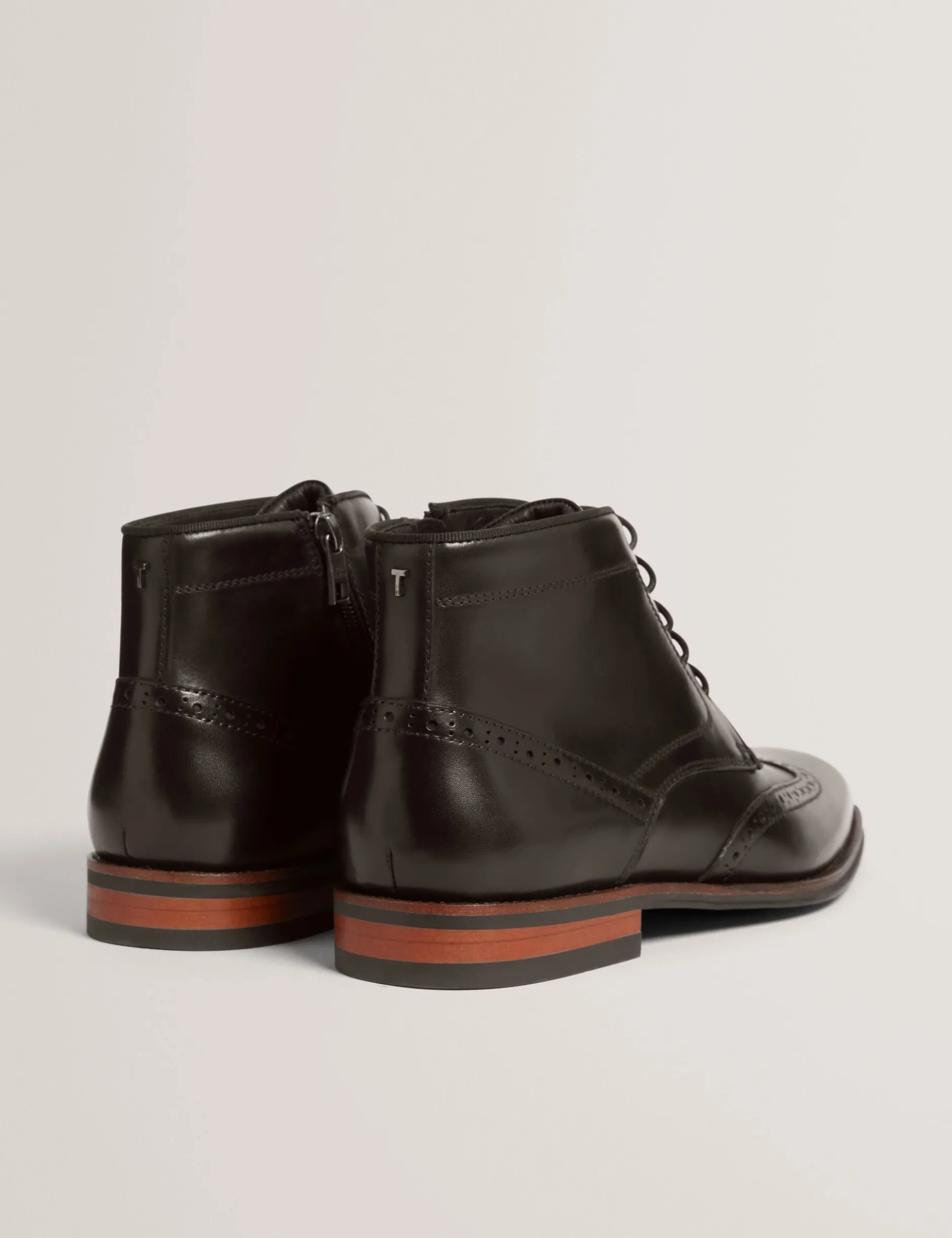 Brogue-Chukka-Stiefeletten aus Leder