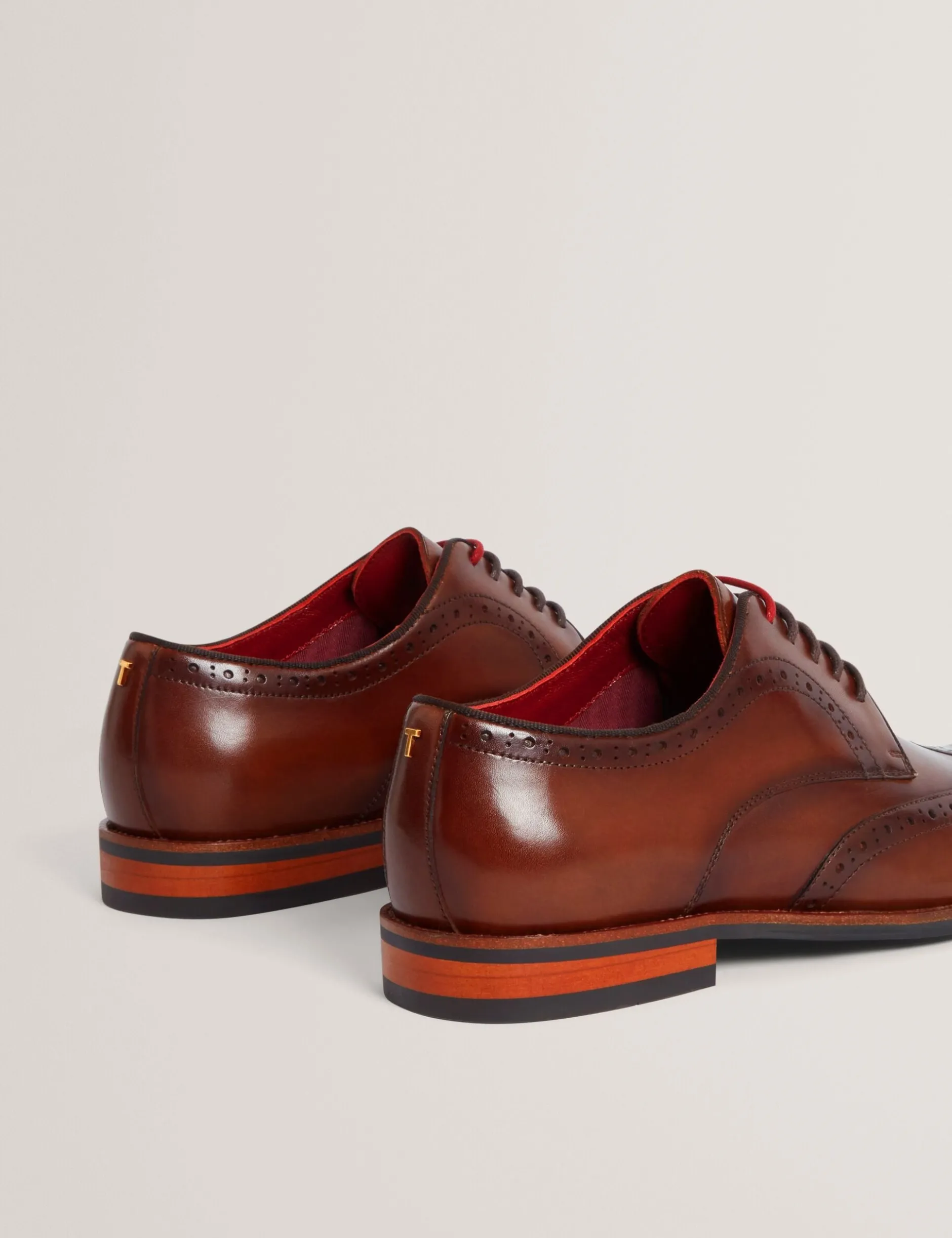 Derby-Brogue-Schuhe aus poliertem Leder