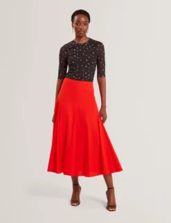 Enganliegendes Mesh-Top mit verstreutem Blumenmuster