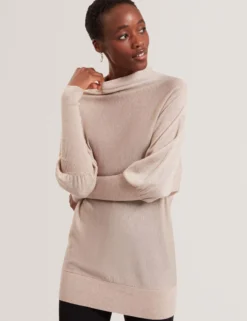 Feiner Merinowollpullover, lang geschnitten