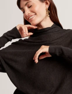 Feiner Merinowollpullover, lang geschnitten