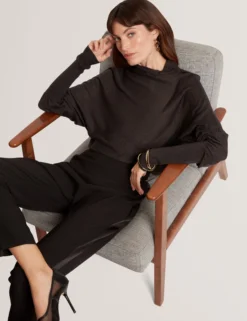 Feiner Merinowollpullover, lang geschnitten