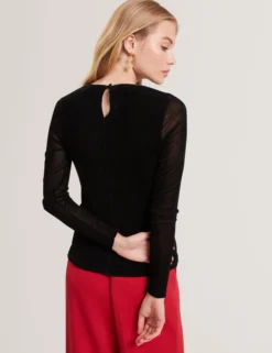 Figurbetontes Langarm-Top aus Samt-Mesh