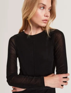 Figurbetontes Langarm-Top aus Samt-Mesh
