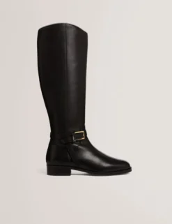Flache Lederreitstiefel mit Gürteldetail