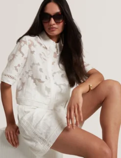 Florale Textur Hochgeschnittene Webshorts