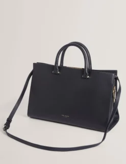 Geformte, breite Ledertasche