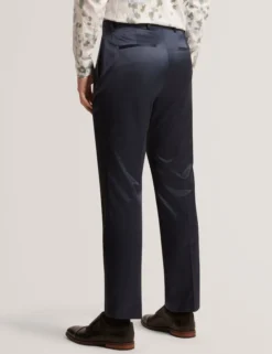Gerade geschnittene, hochglänzende Hose