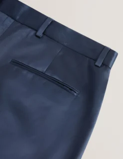 Gerade geschnittene, hochglänzende Hose