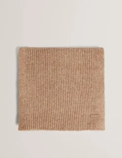 Gerippter Strickschal aus Wollmischung