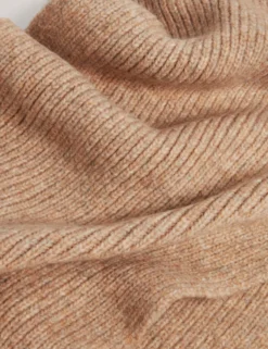 Gerippter Strickschal aus Wollmischung