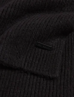 Gerippter Strickschal aus Wollmischung