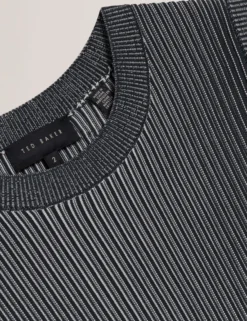 Geripptes Strick-Minikleid mit umgeschlagenem Saum
