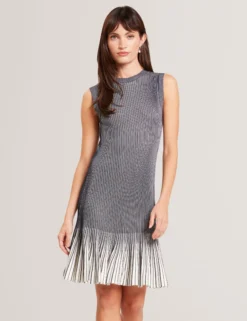 Geripptes Strick-Minikleid mit umgeschlagenem Saum