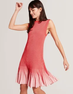 Geripptes Strick-Minikleid mit umgeschlagenem Saum